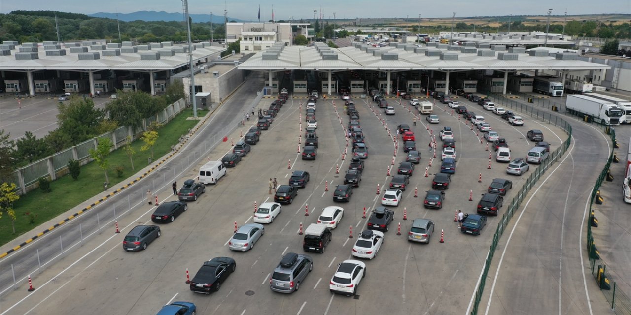 Kapıkule'de gurbetçilerin dönüş yolculuğu sürüyor