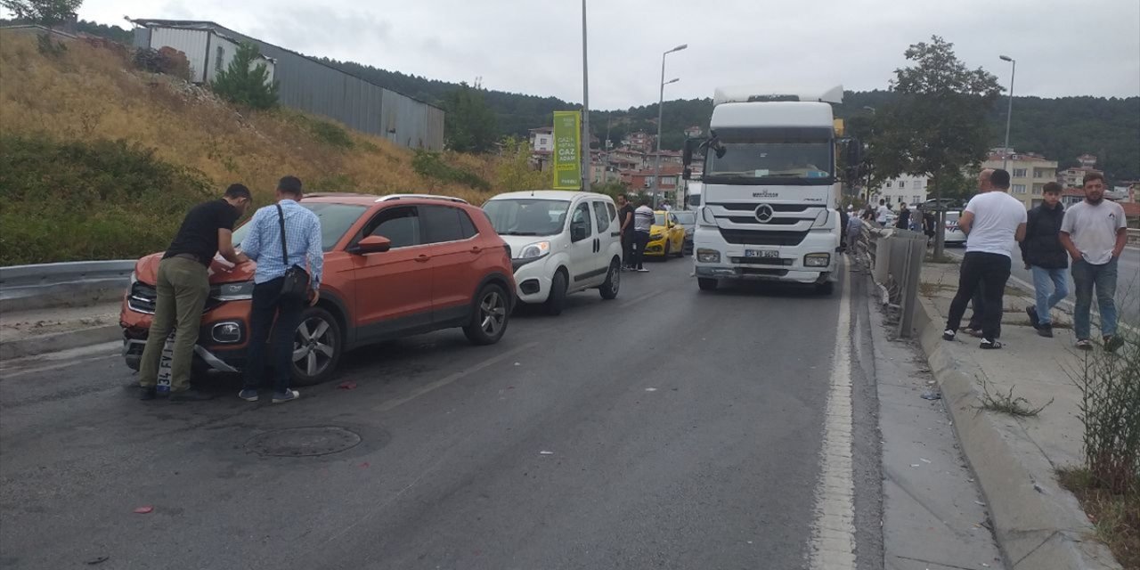 Maltepe'de 16 aracın karıştığı zincirleme kaza meydana geldi