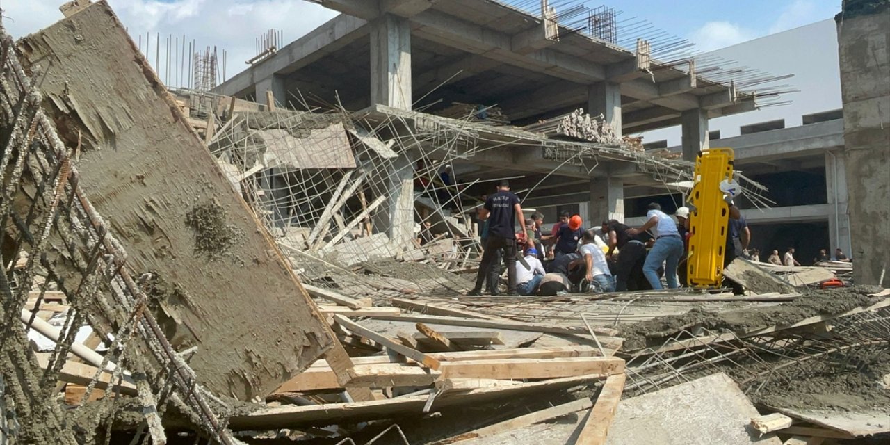 Hatay'da inşaata beton dökümü sırasında çökme sonucu 4 işçi yaralandı