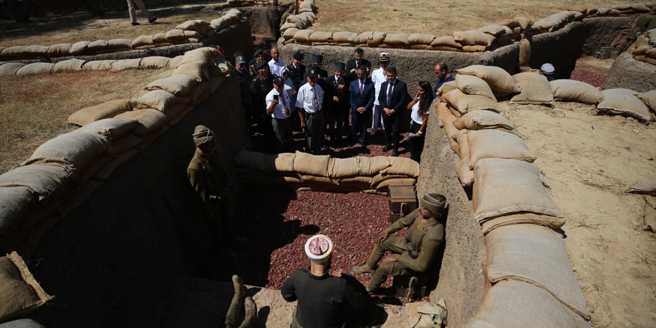 Çanakkale Savaşları'nda siperlerde yaşanan bir günün canlandırıldığı alan ziyarete açıldı