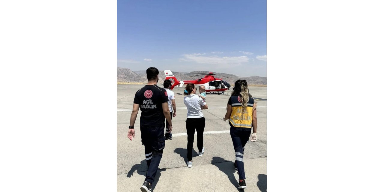 Şırnak'ta boğazına çengelli iğne kaçan bebek, ambulans helikopterle Şanlıurfa’ya sevk edildi