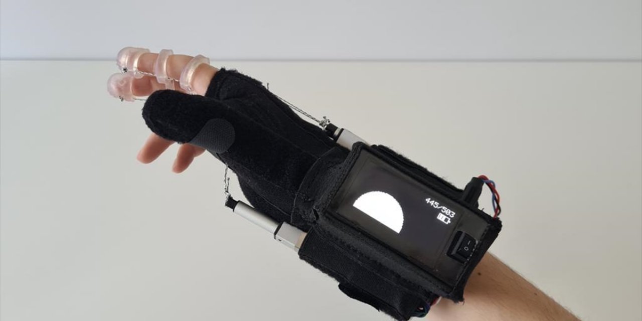 Uludağ Üniversitesinde kısmi felçli hastalar için "mobil el dış iskeleti" geliştirildi
