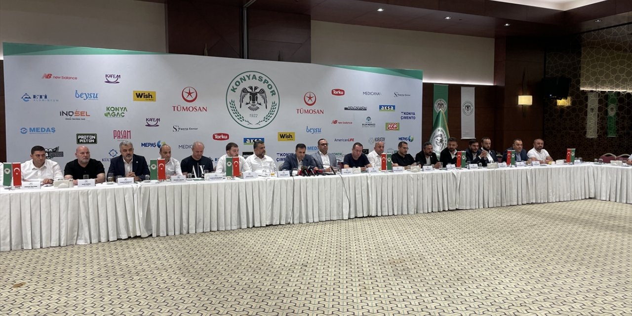 Konyaspor Başkanı Özgökçen, yeni sezon öncesi gazetecilerle buluştu: