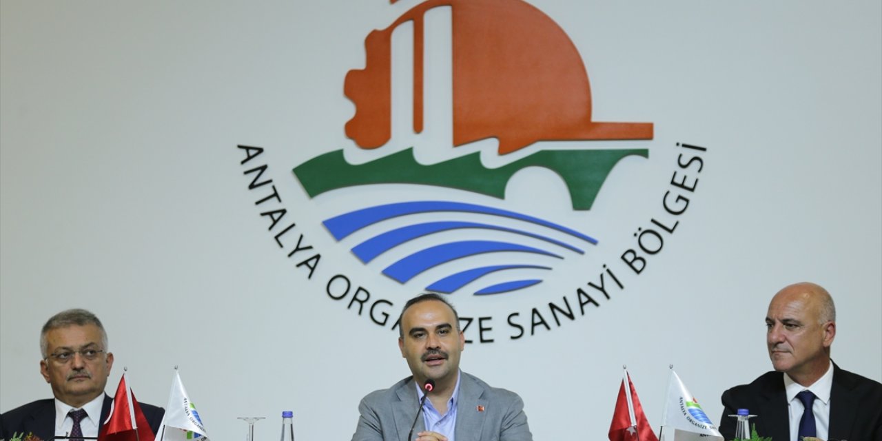 Bakan Kacır, Antalya OSB'de sanayicilerle buluştu: