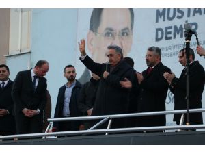 "AK Parti siyasetinin merkezinde millet var"