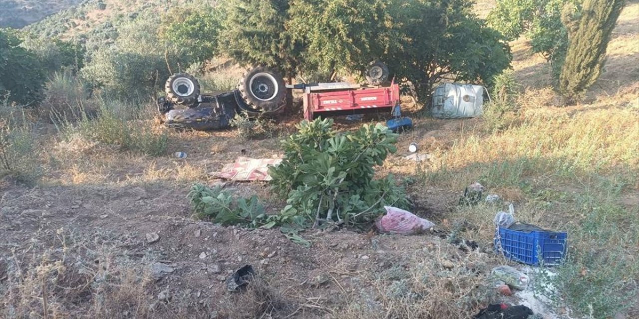 Aydın'da devrilen traktörün sürücüsü öldü, eşi ve çocuğu yaralandı