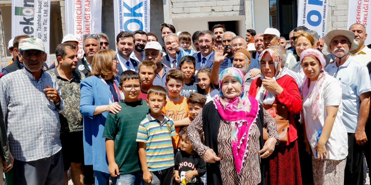 Cumhurbaşkanı Yardımcısı Yılmaz, Gaziantep'te deprem ve çalışmalarına ilişkin konuştu: