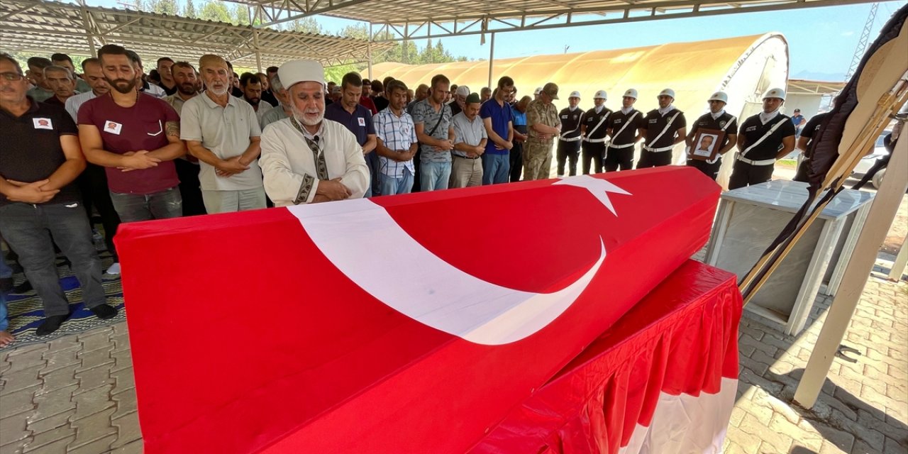 Osmaniye'de havaya ateş açtığı için uyardığı kişi tarafından öldürülen polisin cenazesi defnedildi