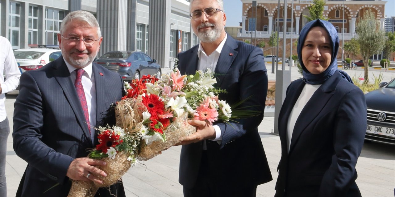 Çalışma ve Sosyal Güvenlik Bakanı Işıkhan, Çorum'da ziyaretlerde bulundu