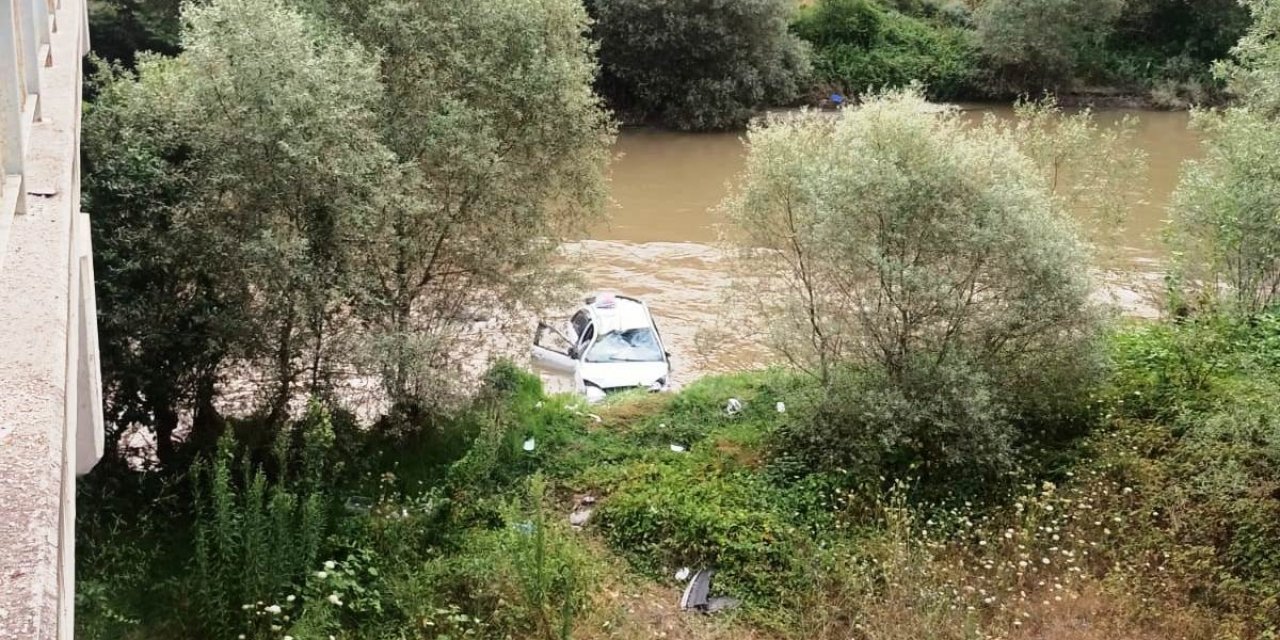 Amasya'da Yeşilırmak'a düşen otomobildeki 5 kişi yaralandı