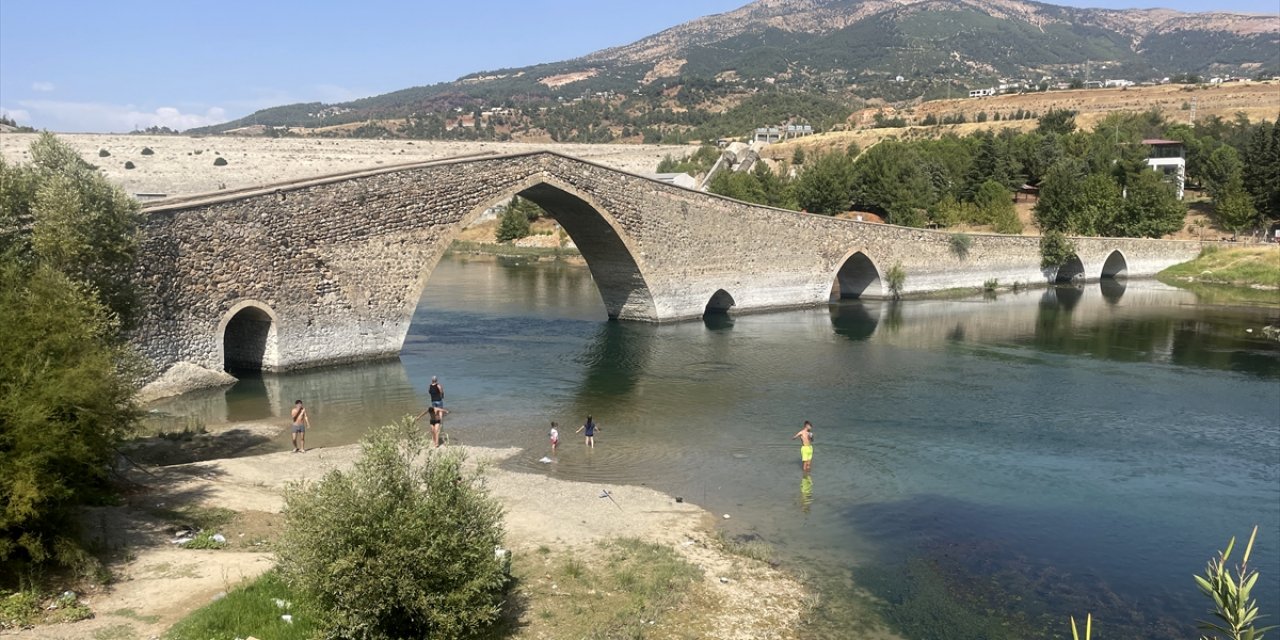 Kahramanmaraş'ta sıcak hava bunaltıyor