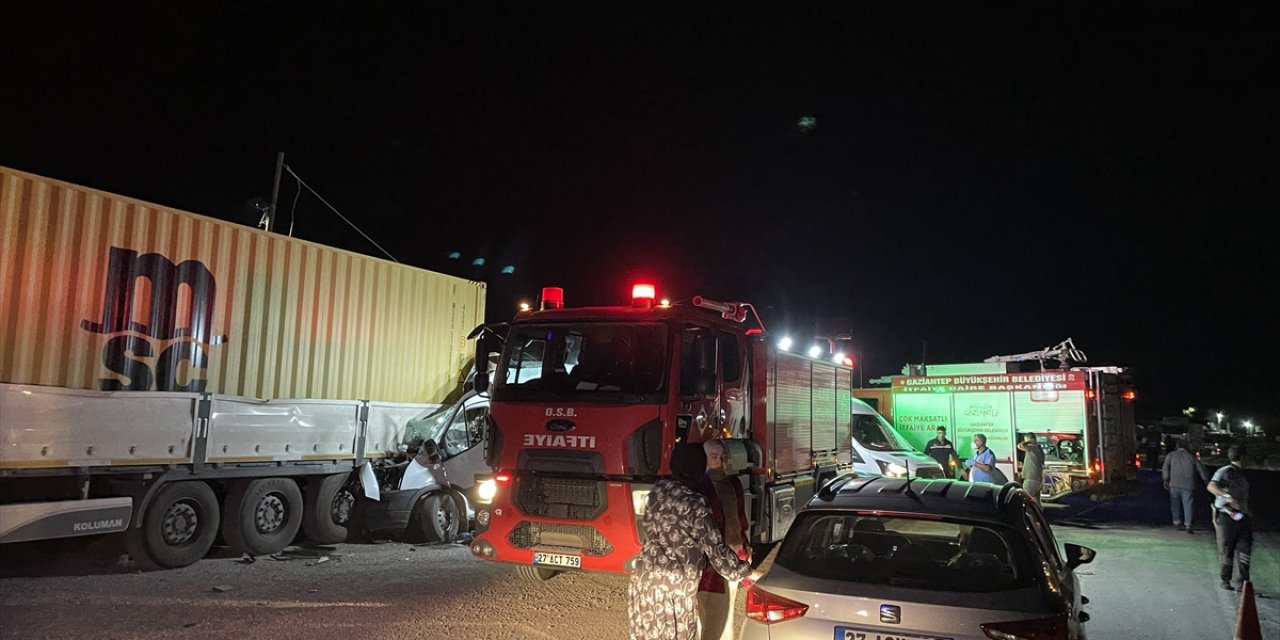 Gaziantep'teki trafik kazasında 1 kişi hayatını kaybetti, 7 kişi yaralandı