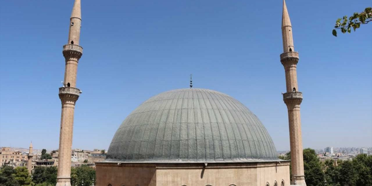 Şanlıurfa'nın depremlerde hasar gören simge minareleri onarıldı