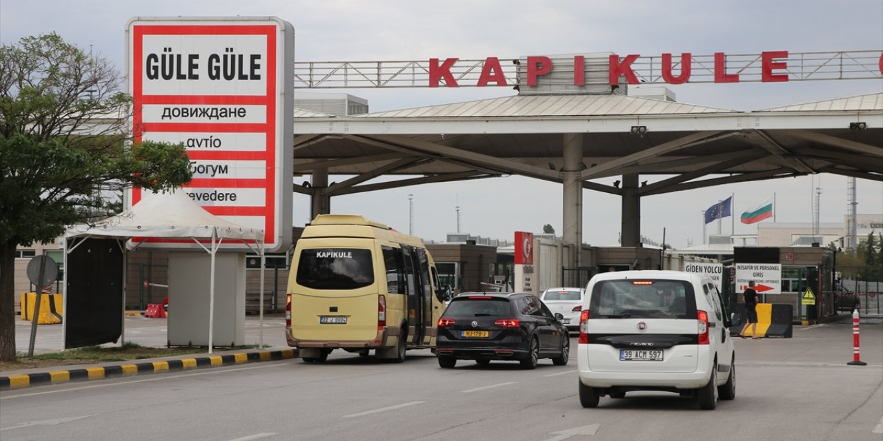 Tatilleri biten gurbetçilerin yaşadıkları ülkelere dönüş yolculukları sürüyor