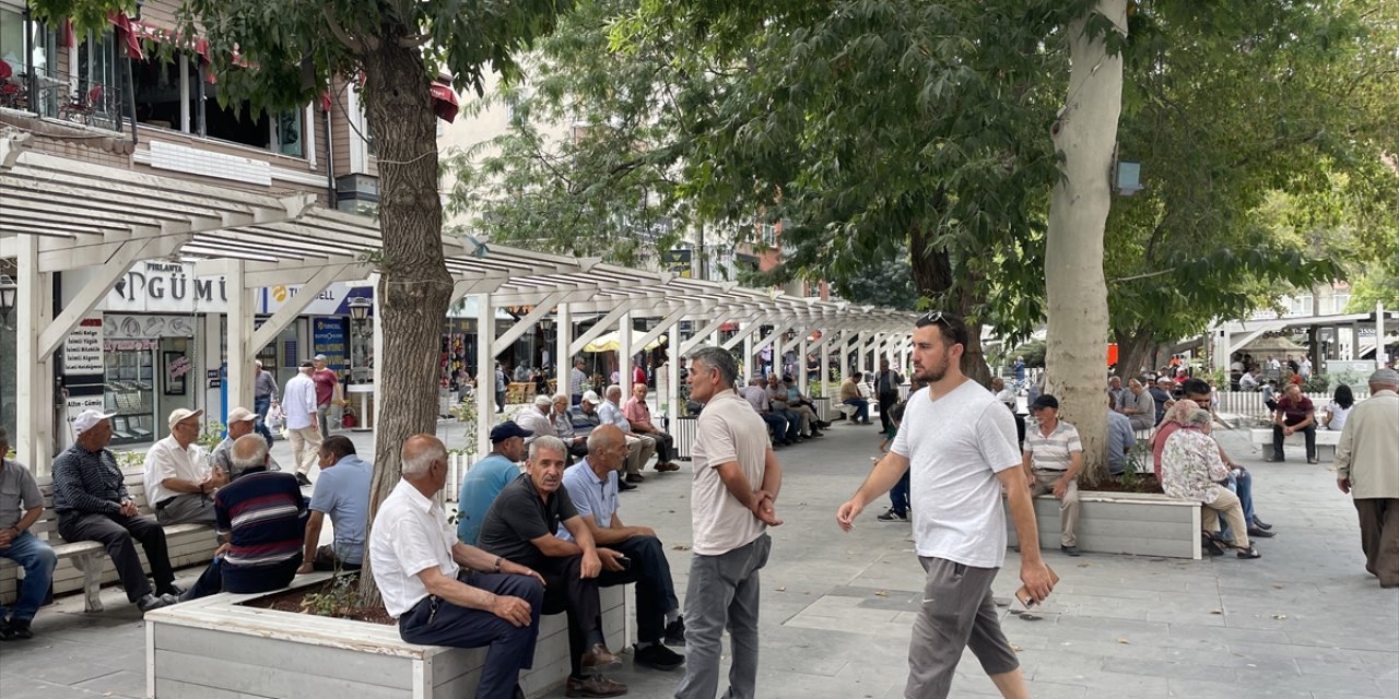 Kayseri, Niğde ve Kırıkkale'de sıcak hava bunaltıyor