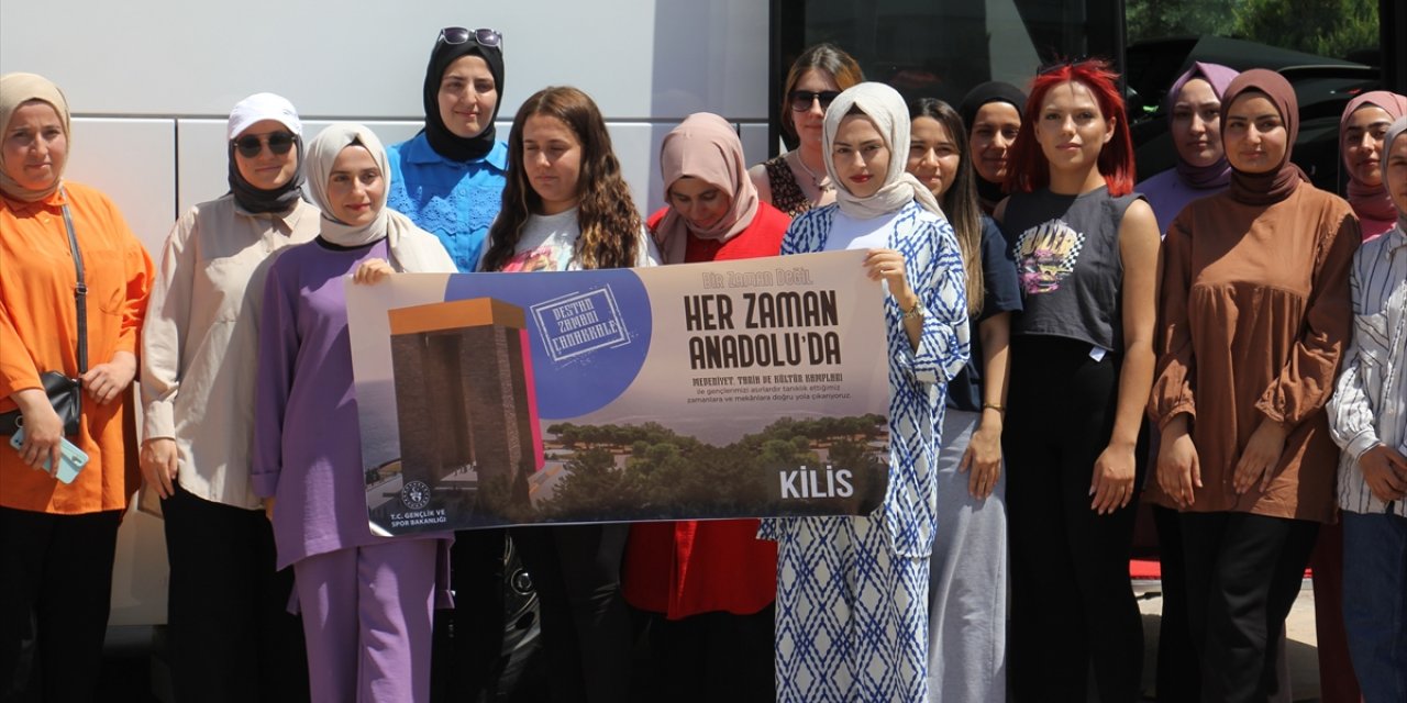 Kilis'teki depremzede gençlerin Çanakkale gezisi başladı