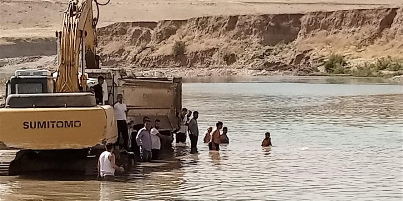 Şırnak'ta Dicle Nehri'ne düşen hafriyat kamyonunun sürücüsü boğuldu