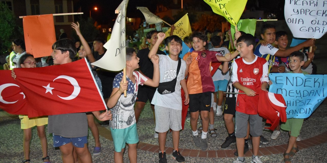 Marmaris'te meydana yapılması planlanan proje protesto edildi