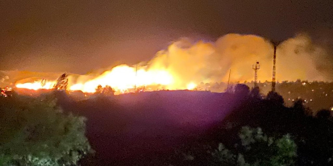 Malatya'da dağlık alanda çıkan yangına müdahale ediliyor