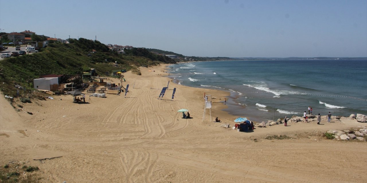 Sinop'ta denize girmenin yasaklandığı kuzey sahilleri boş kaldı