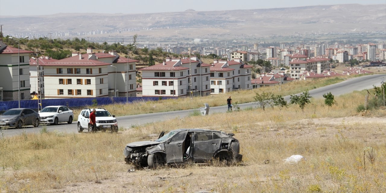 Kayseri'de polisten kaçarken kaza yapan araçta 42 kilo 700 gram esrar ele geçirildi