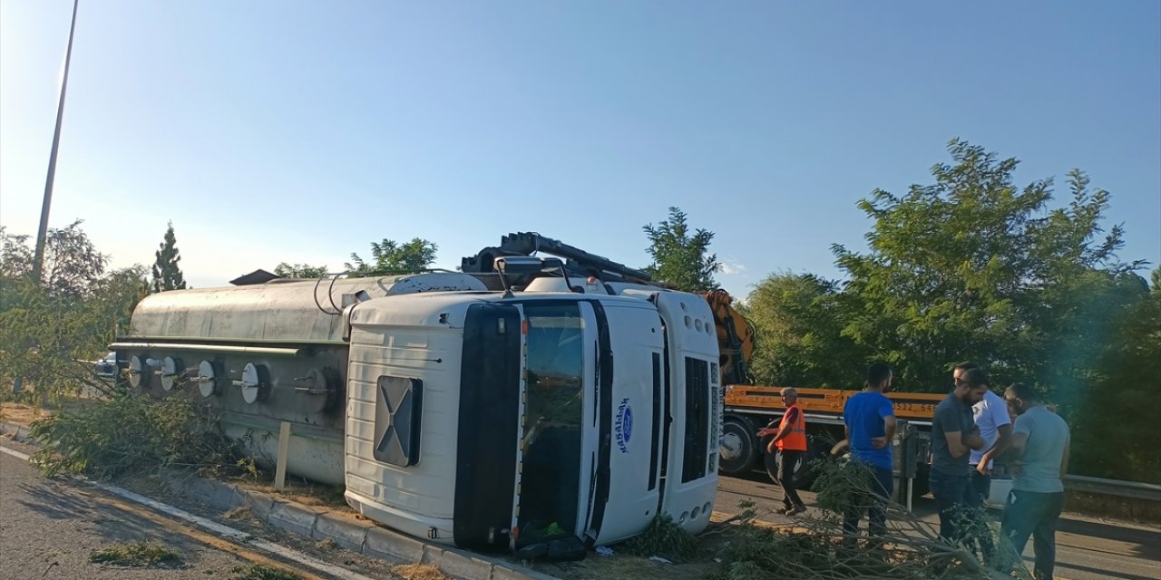 Bingöl'de iki tankerin çarpıştığı kazada 2 kişi yaralandı