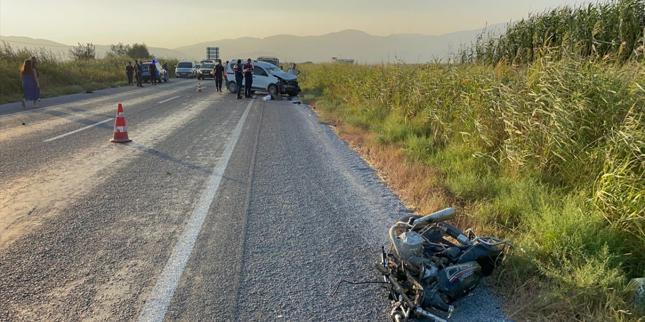 Söke'de hafif ticari araçla çarpışan motosikletin sürücüsü öldü