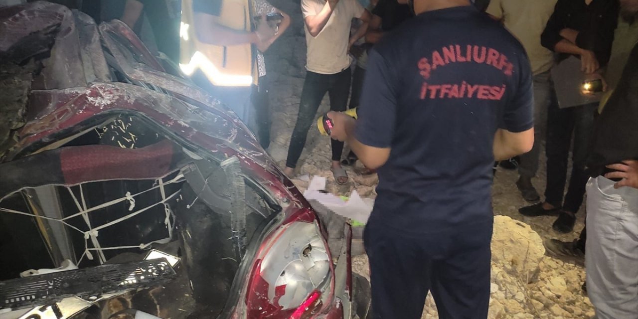 Şanlıurfa'da şarampole devrilen otomobilin sürücüsü öldü