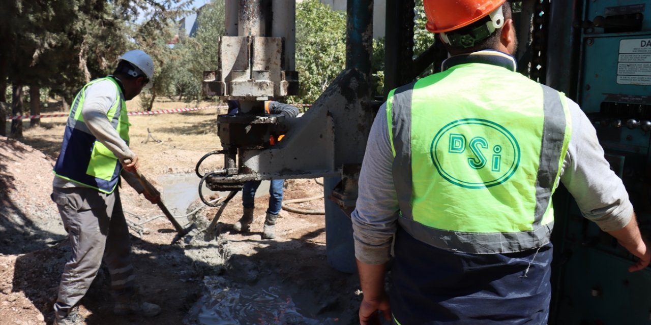 Adıyaman'da depremzedelerin su ihtiyacını karşılamak için yeni kuyular açılıyor