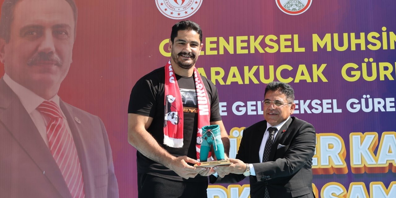 Olimpiyat şampiyonu milli güreşçi Taha Akgül'den gençlere karakucak tavsiyesi: