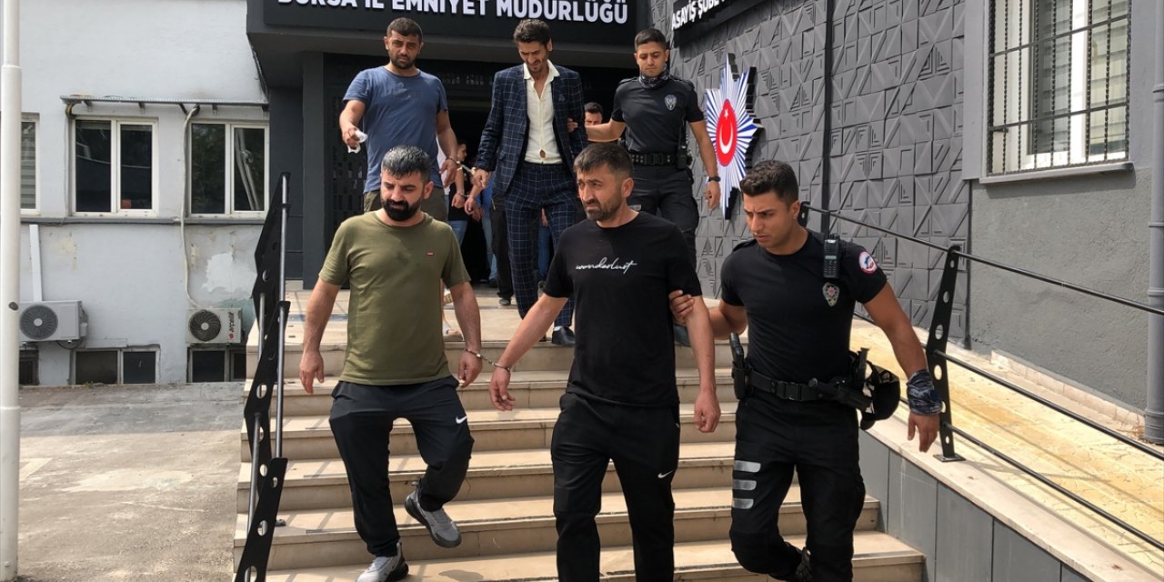Bursa'da kesinleşmiş hapis cezası bulunanlara yönelik şafak operasyonunda 21 kişi yakalandı