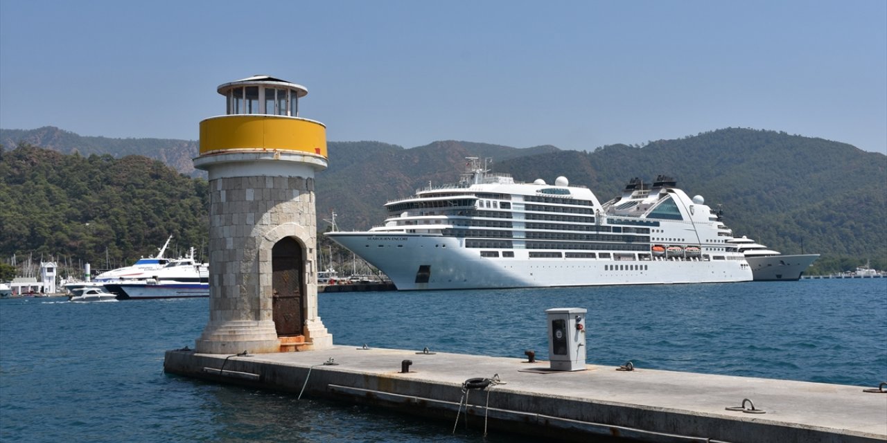 Marmaris'e "Seabourn Encore" 586 yolcusuyla geldi