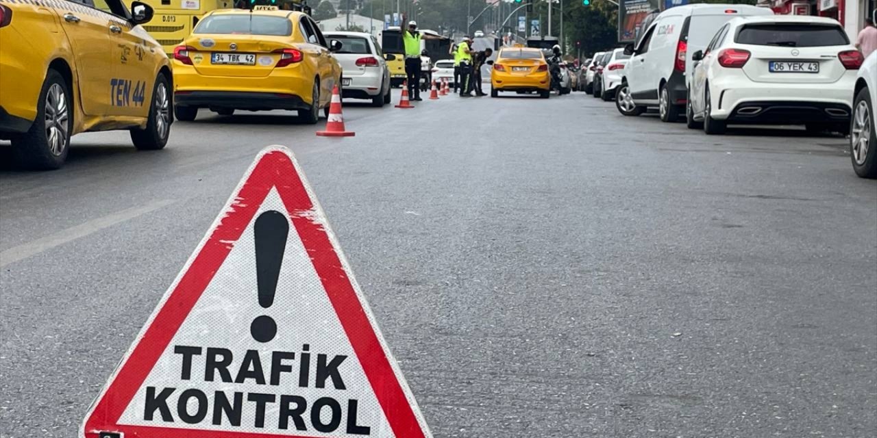 Kadıköy'de taksicilere yönelik denetim yapıldı