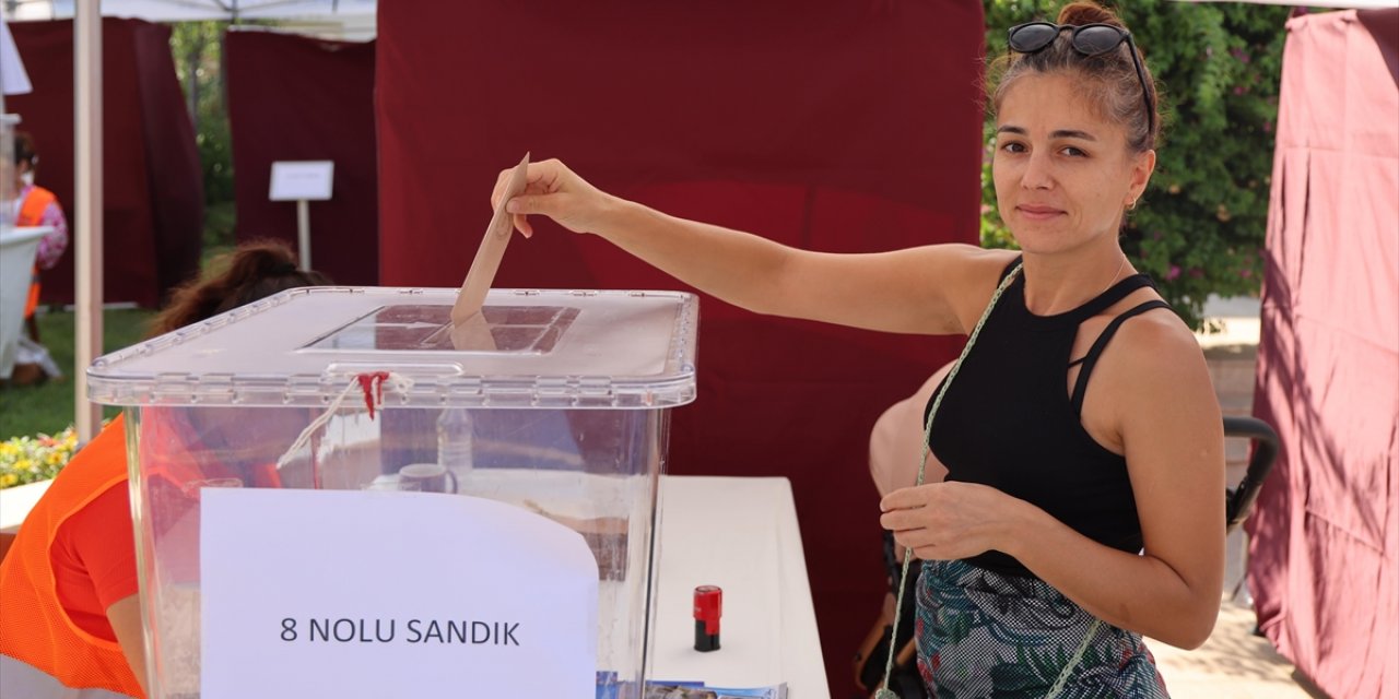 Marmaris'te meydana yapılması planlanan proje için referandum başladı