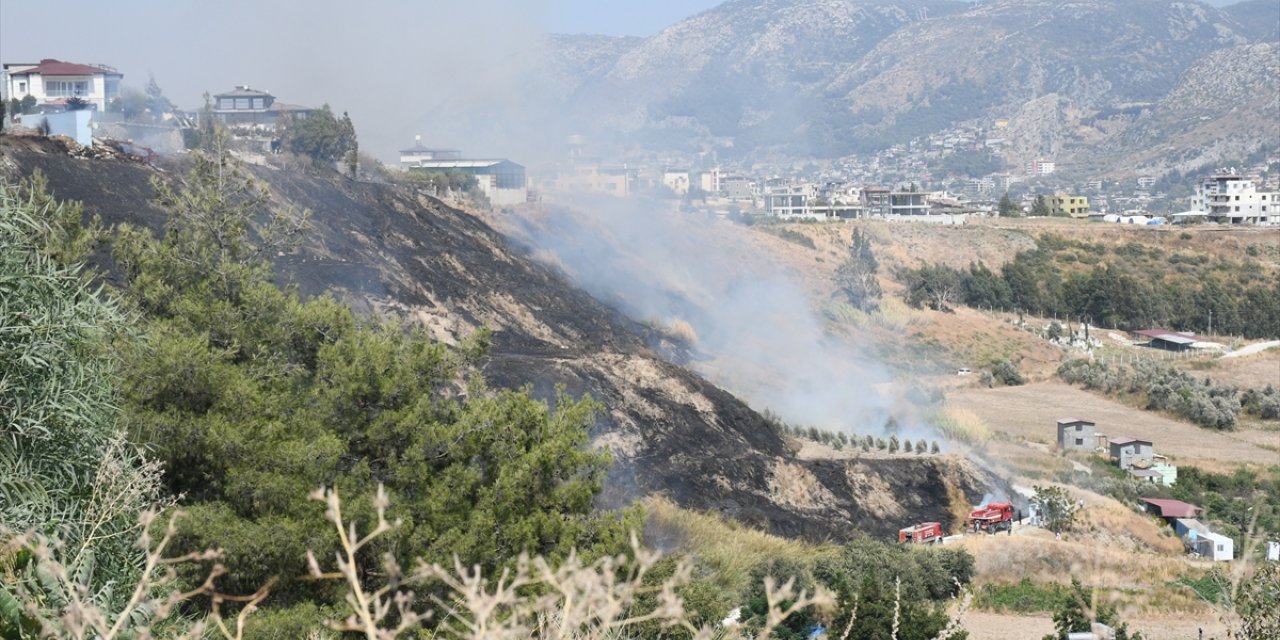 Hatay’da otluk alanda çıkan yangın söndürüldü