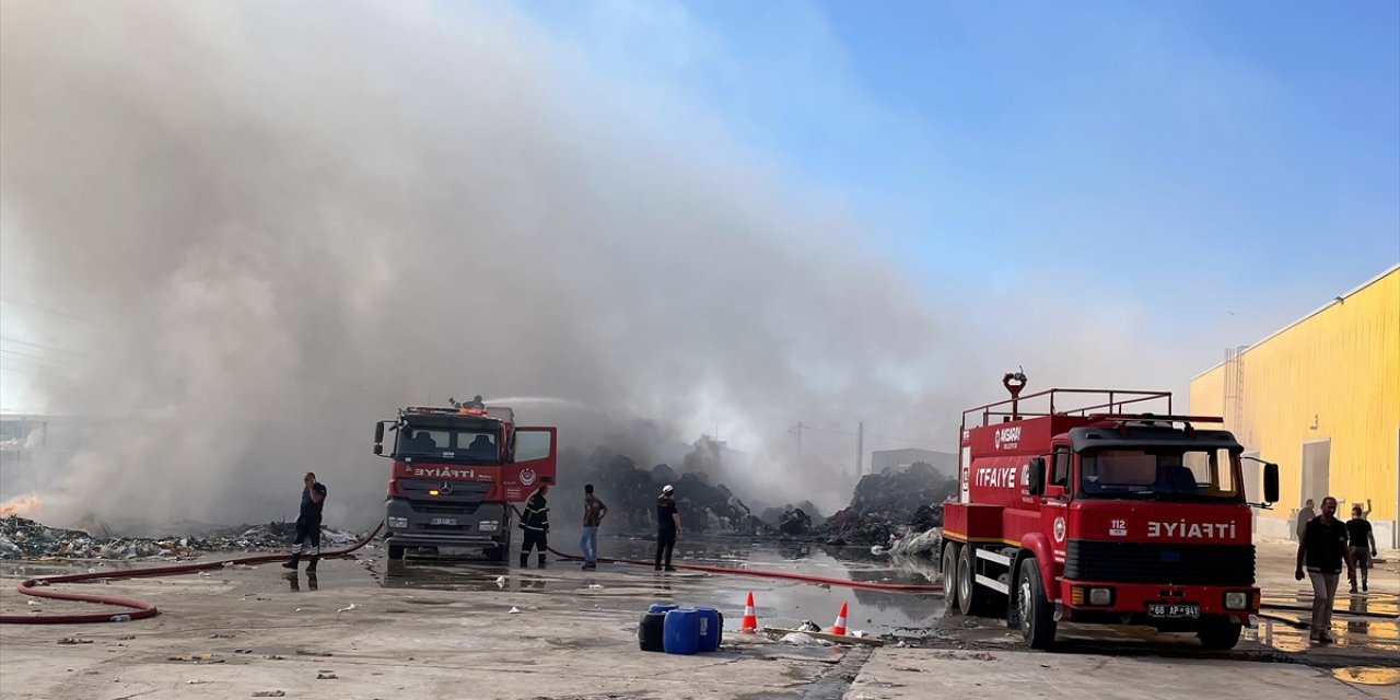 GÜNCELLEME - Aksaray'da geri dönüşüm fabrikasında çıkan yangın kontrol altına alındı