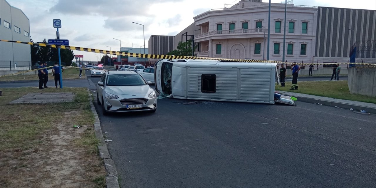 Tekirdağ'da otomobil ile işçi servisi çarpıştı, 13 kişi yaralandı