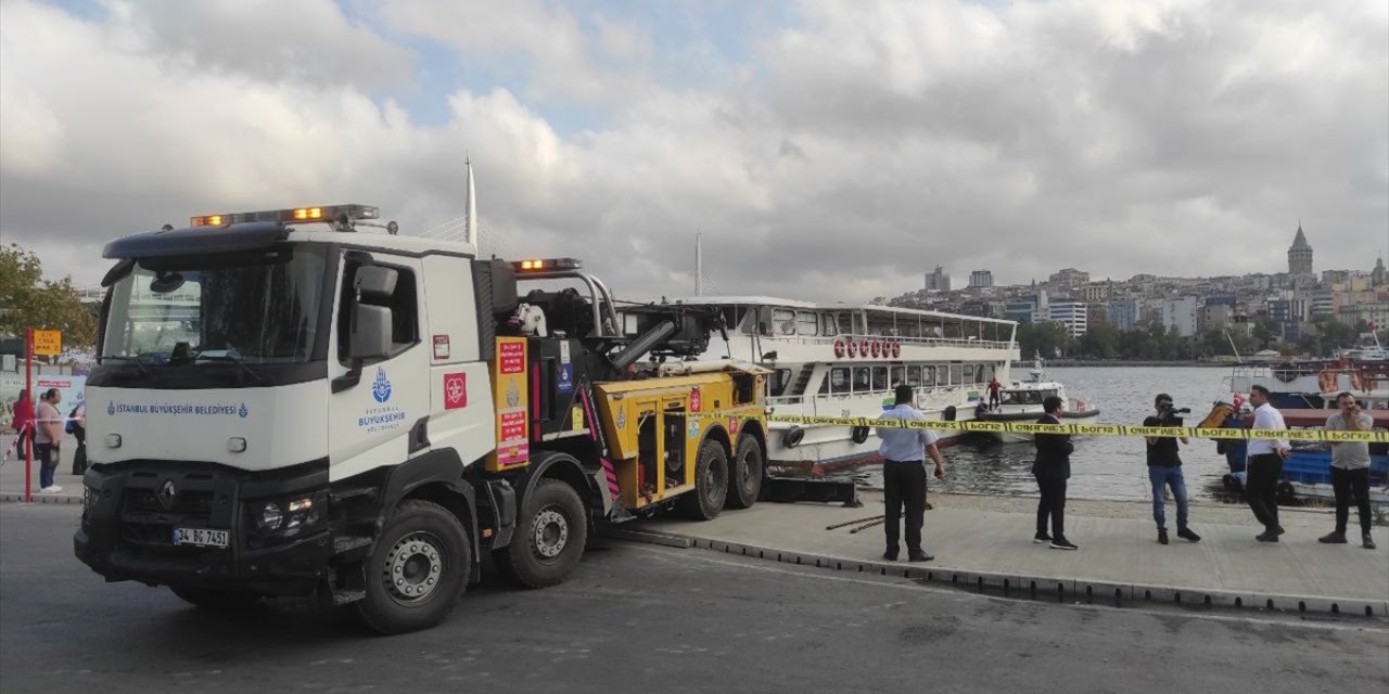 Eminönü'nde İETT otobüsü denize düştü