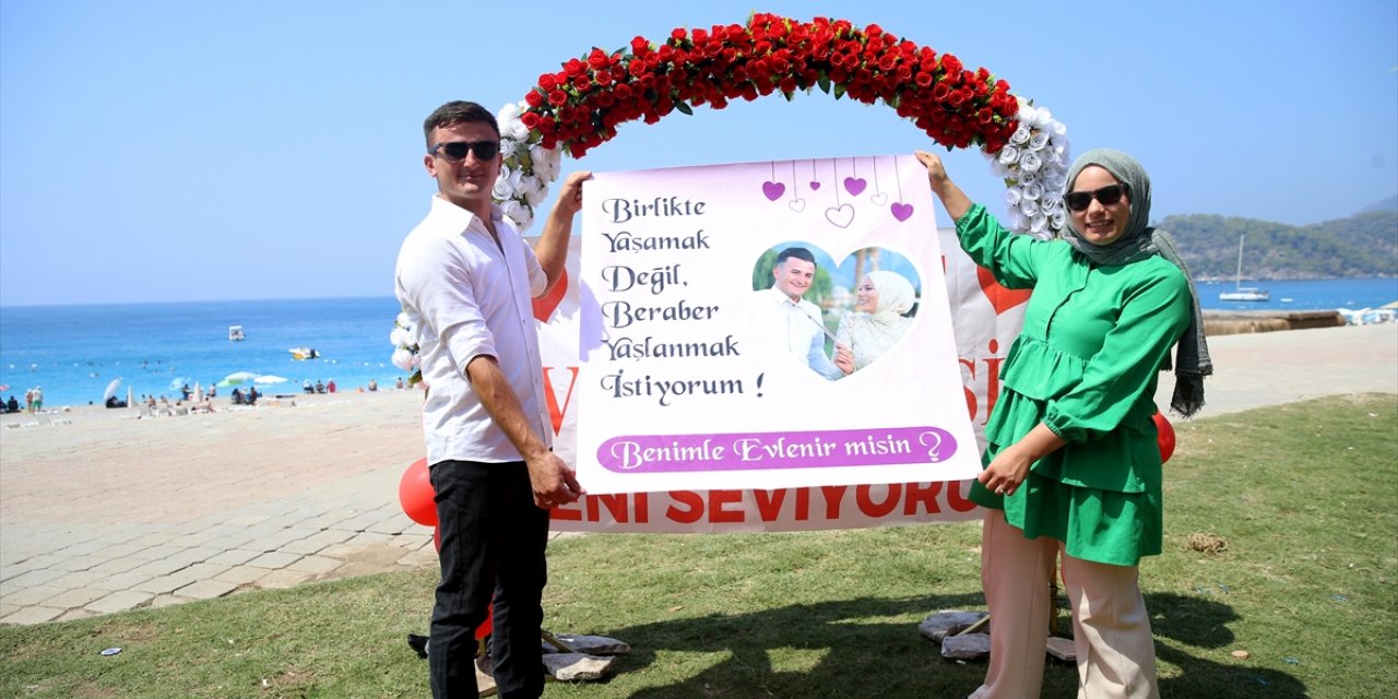 Evlilik teklifine "evet" yanıtını gökyüzünde aldı