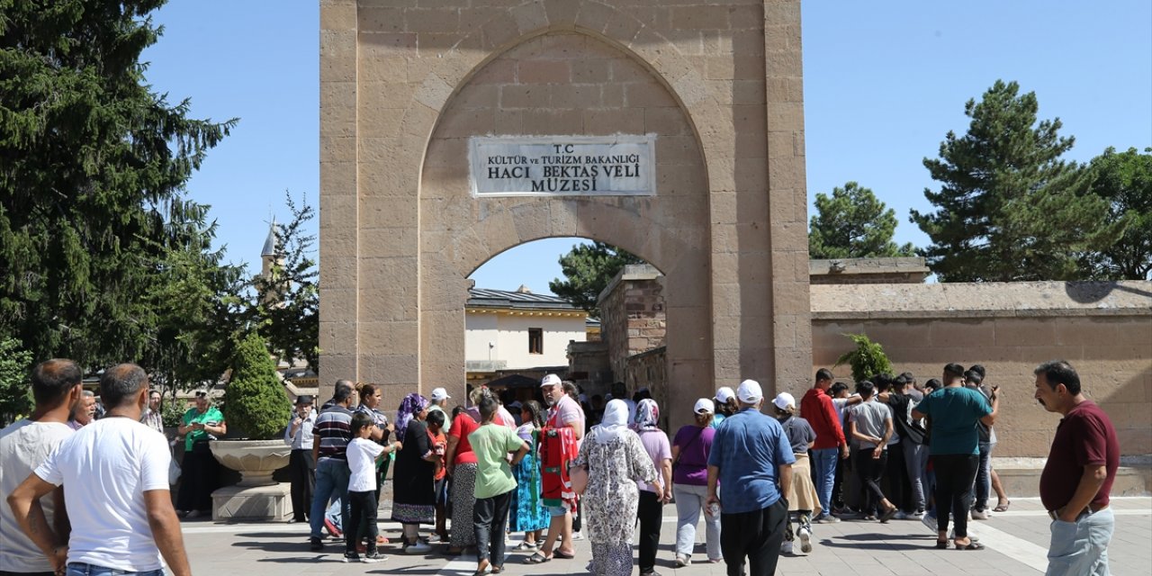 Hacıbektaş'ta kutsal kabul edilen mekanlarda yoğunluk yaşanıyor