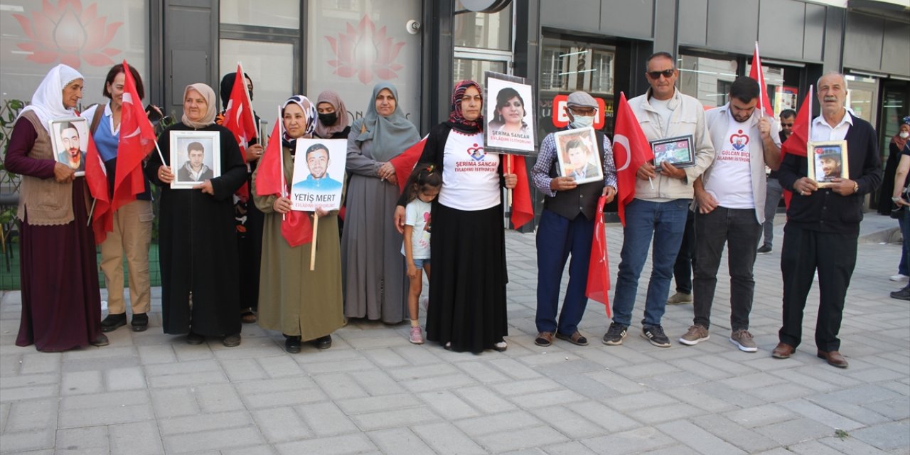 Vanlı aileler HDP İl Başkanlığı önündeki eylemlerini sürdürdü