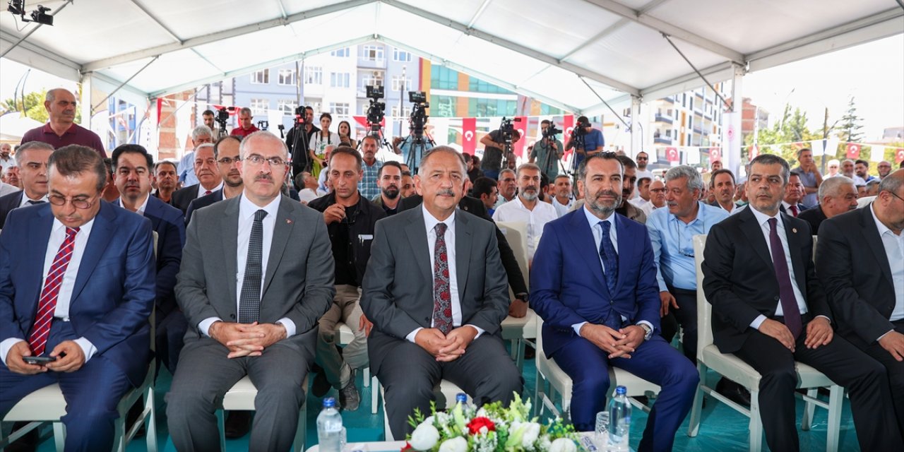 Bakan Özhaseki, Elazığ'da toplu açılış ve temel atma töreninde konuştu: