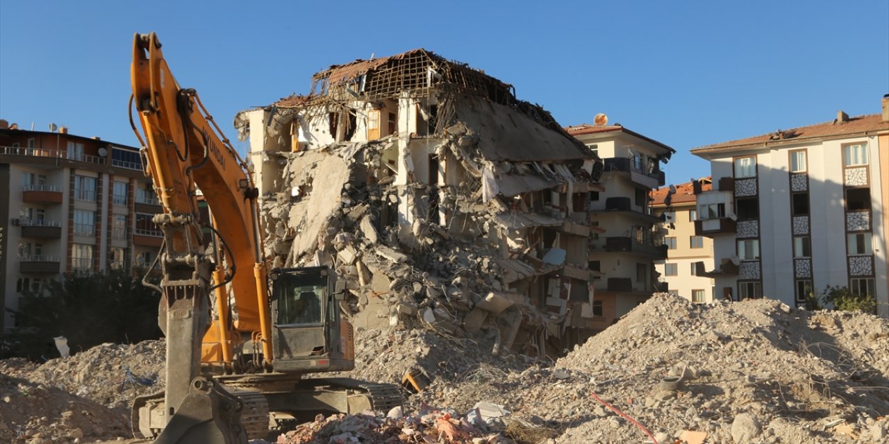 Fas'taki depremde hayatını kaybedenlerin sayısı 2 bin 12'ye yükseldi