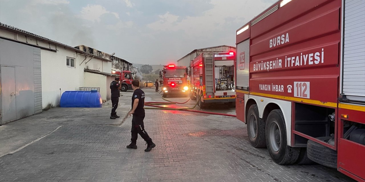 Bursa'da yapı malzemeleri üreten fabrikada çıkan yangın söndürüldü