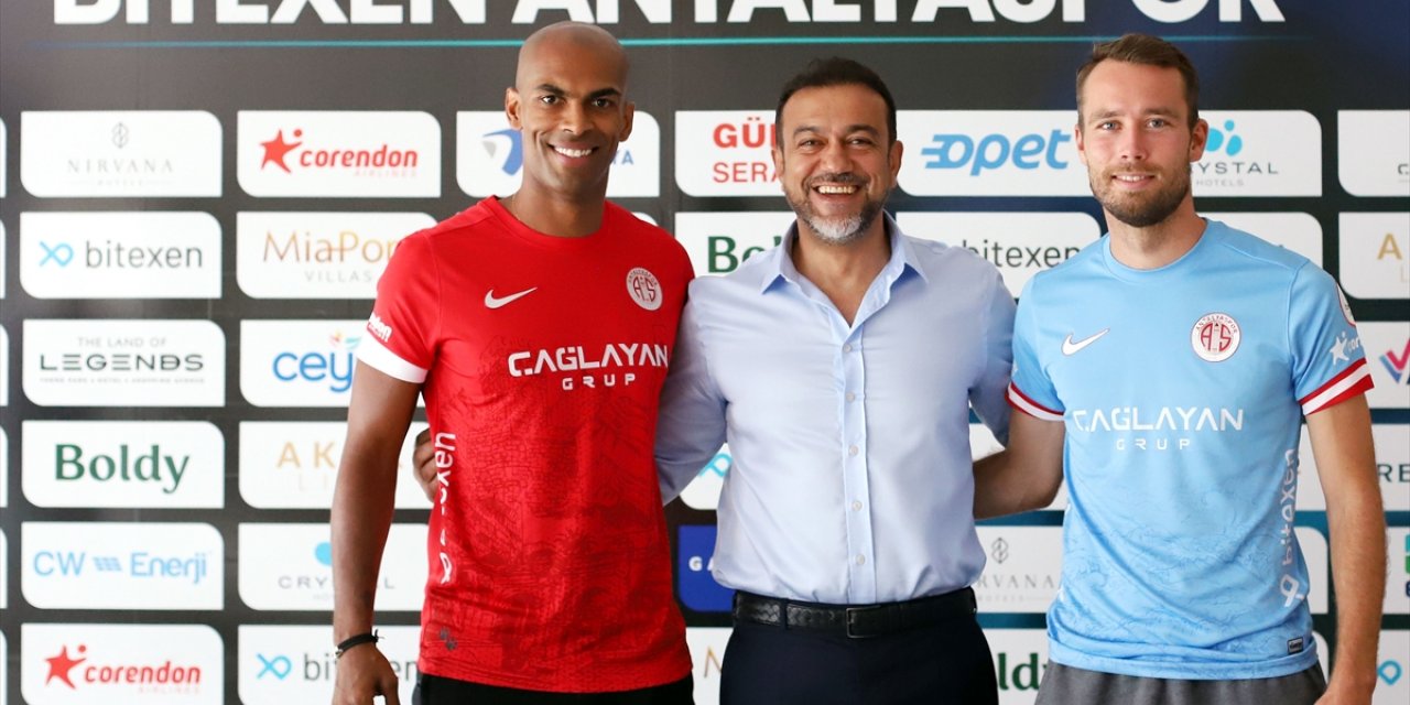 Antalyaspor Naldo ve Streek ile sözleşme imzaladı