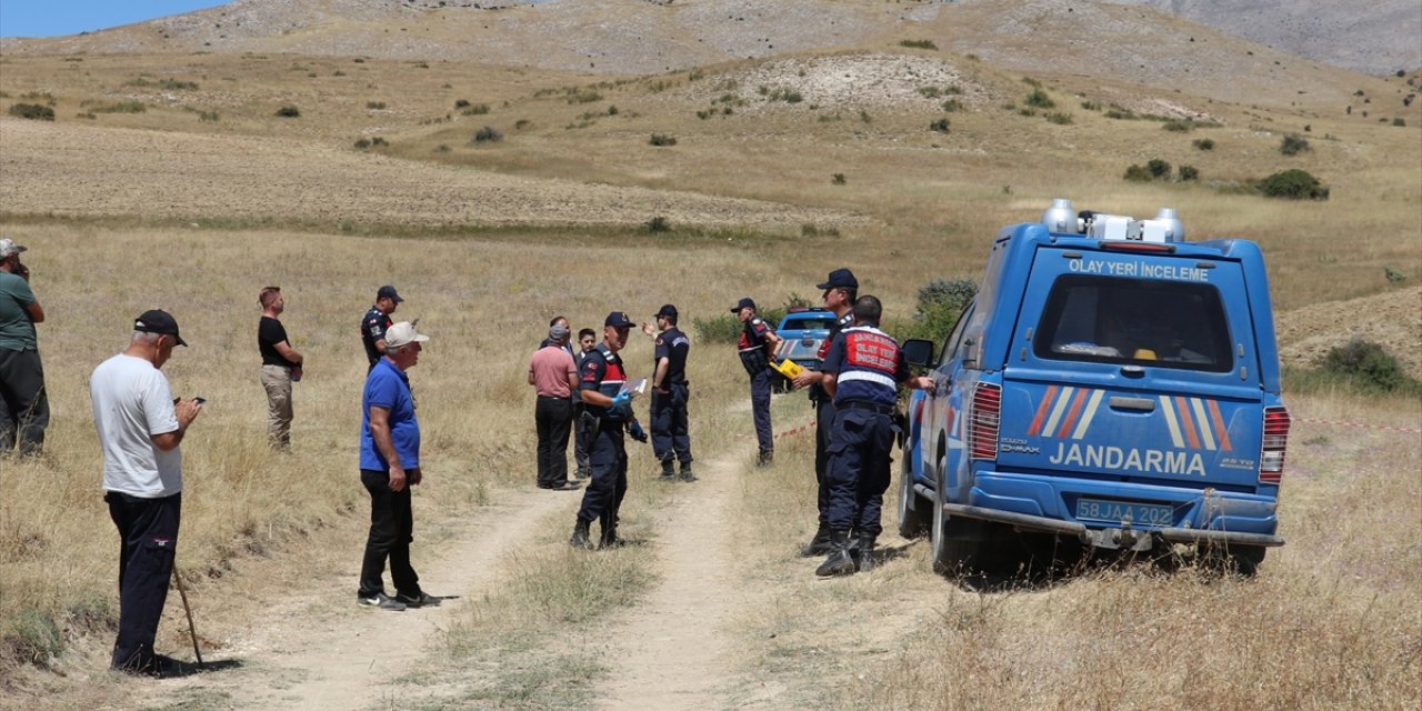 Sivas'ta bir kişi arazi anlaşmazlığı nedeniyle baba ve oğlunu öldürdü