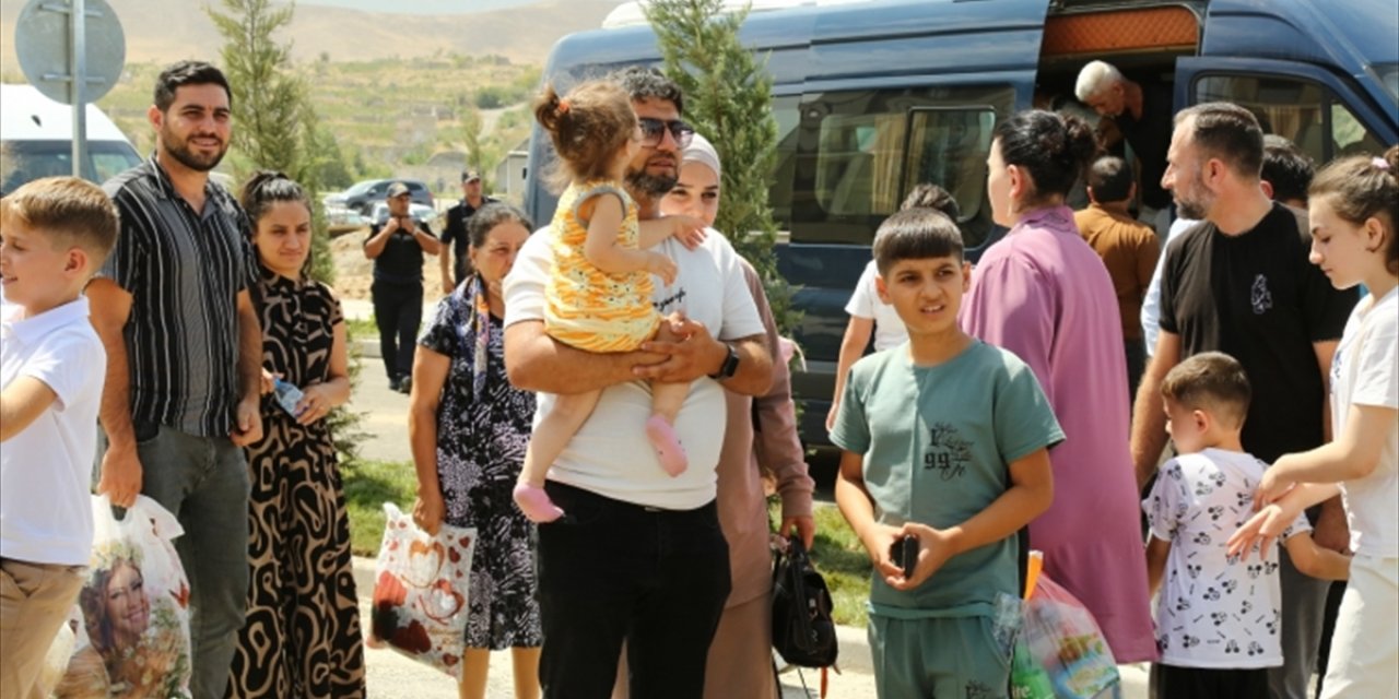 Azerbaycan'ın işgalden kurtardığı Füzuli şehrine aileler yerleşmeye başladı