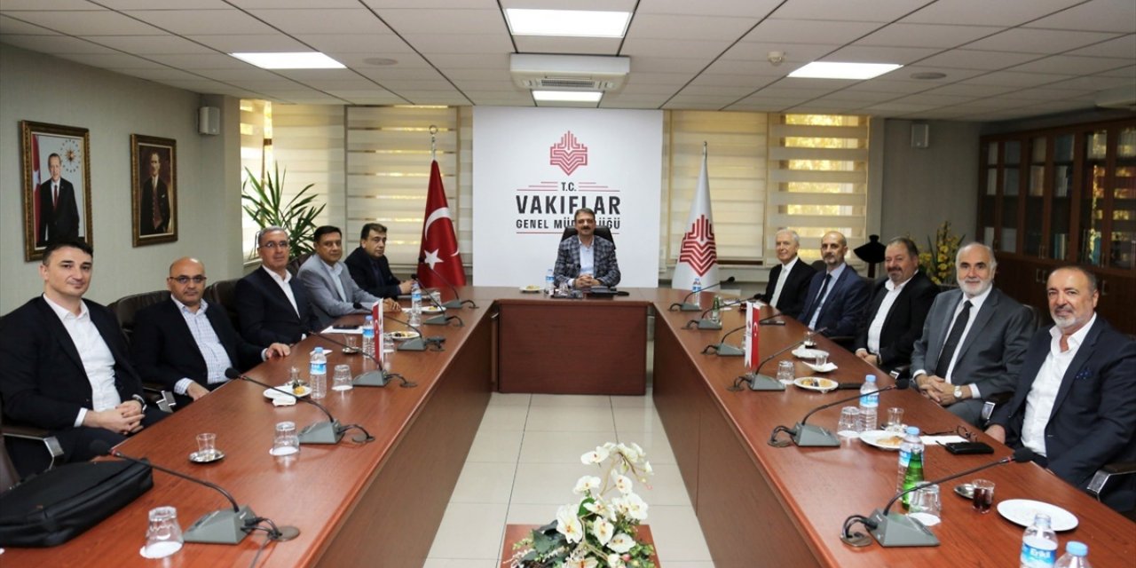 Vakıflar Genel Müdürü Aksu, Mardin'deki azınlık vakıflarının temsilcileriyle görüştü