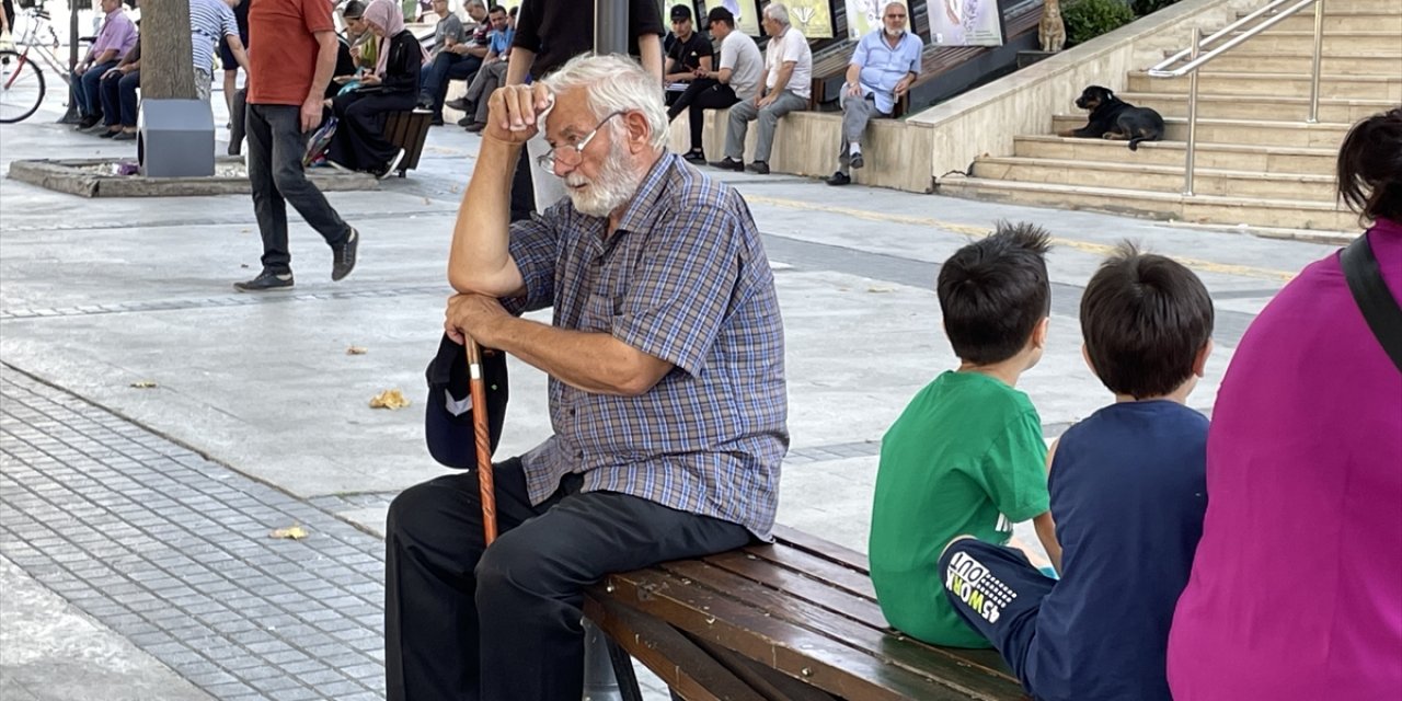 Isparta ve Burdur tarihinin en sıcak günlerini yaşadı