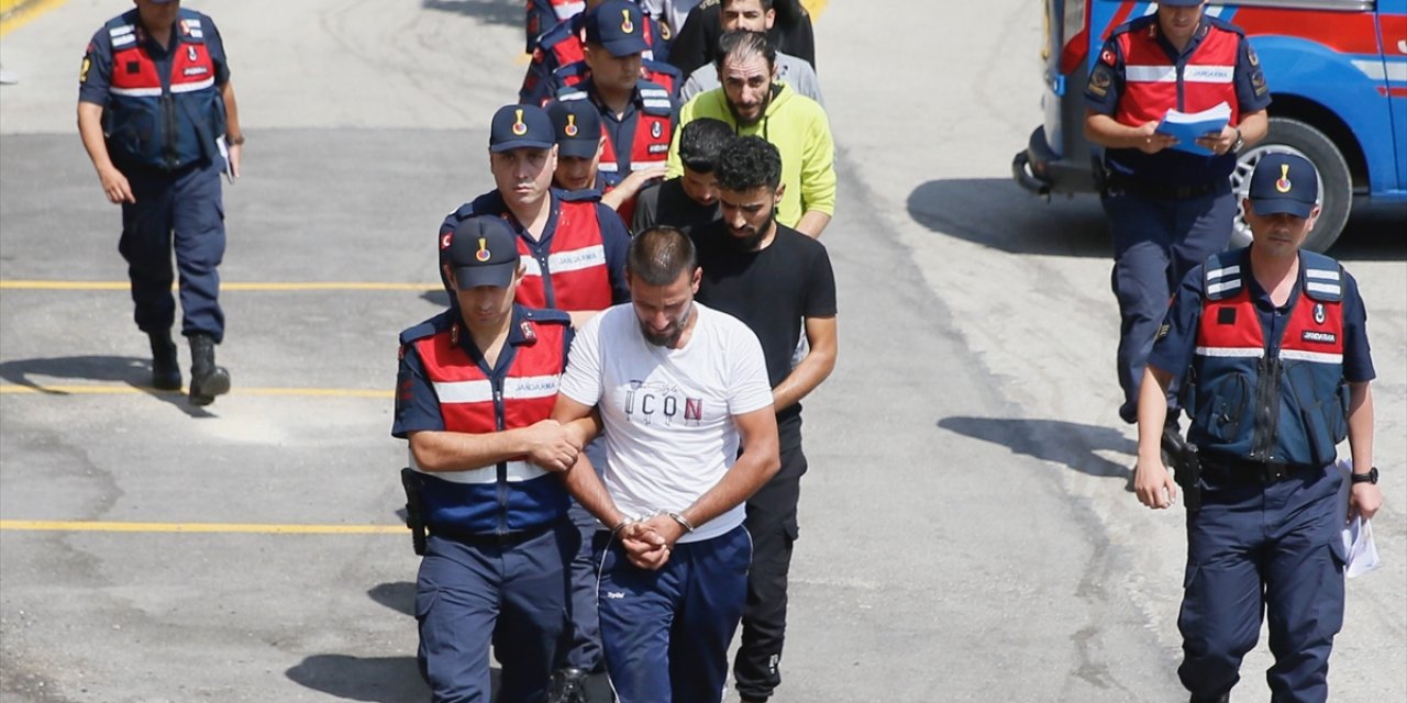 GÜNCELLEME - Çiftlik evi sahibinin el ve ayaklarını bağlayıp hayvanlarını ve paralarını gasbeden 7 zanlı tutuklandı